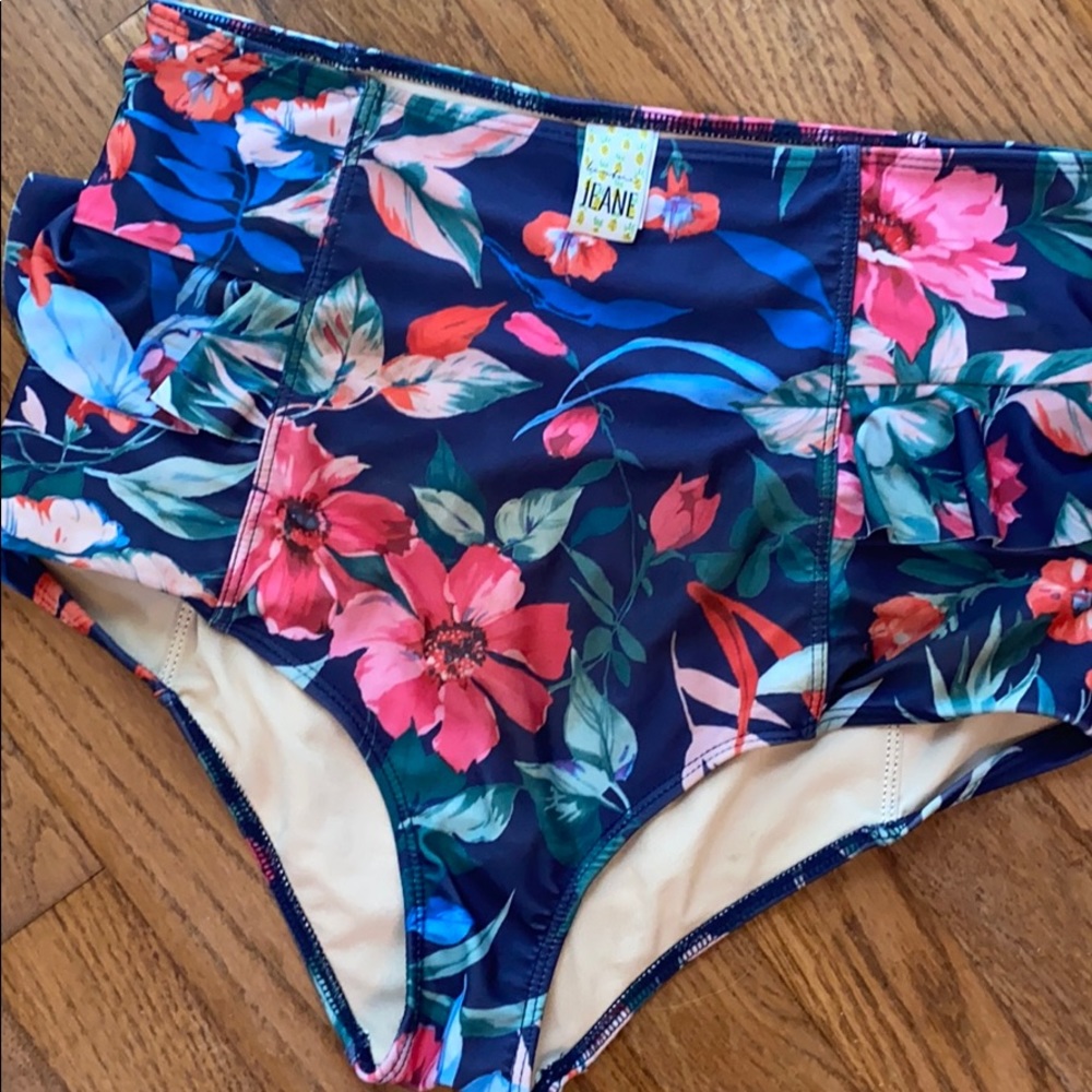 Kortni Jeane Black Floral